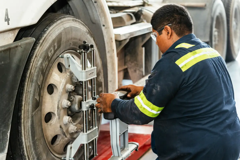 The Ultimate Guide to Mobile Truck Repair: Keeping Your Fleet Road-Ready
