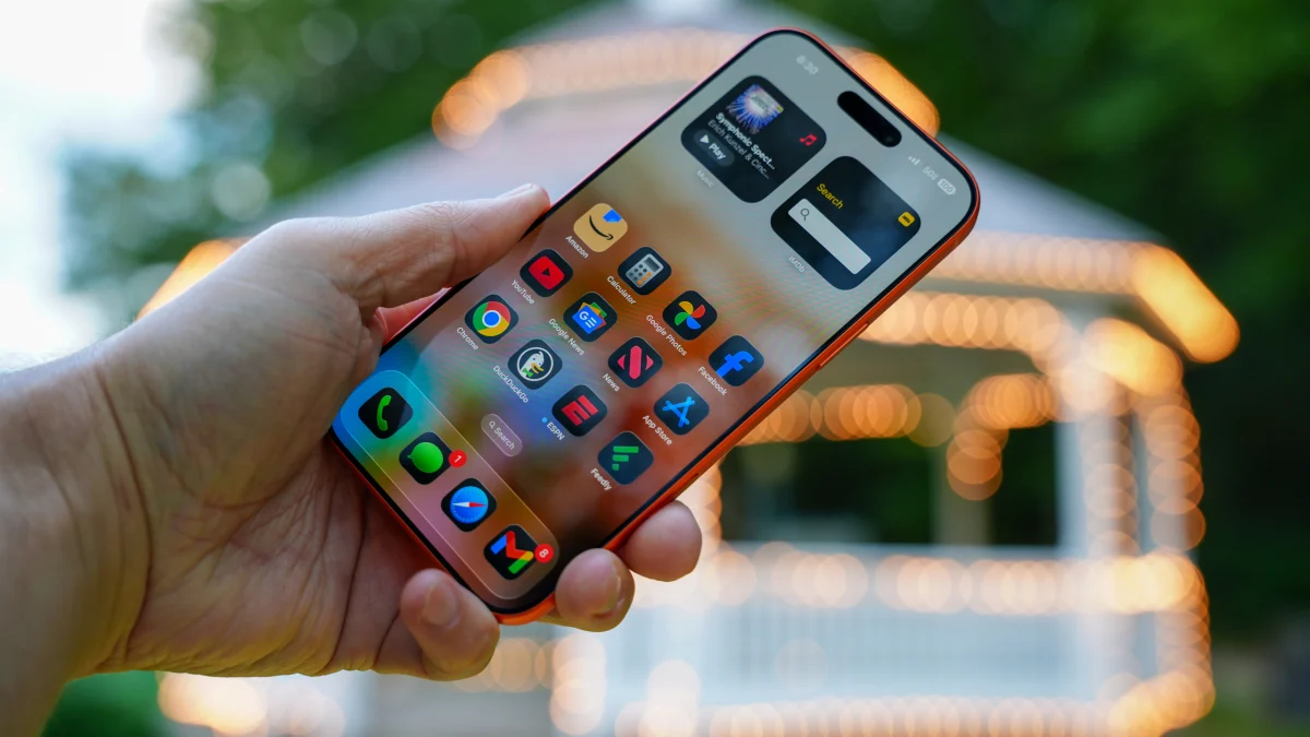iPhone 17 Pro: A Big Power Phone for People with Small Hands