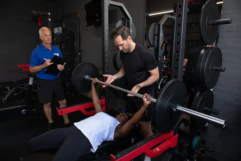 Online Fitness Trainer vs. In-Person Cardio Classes: Which One Gets You Better Results?